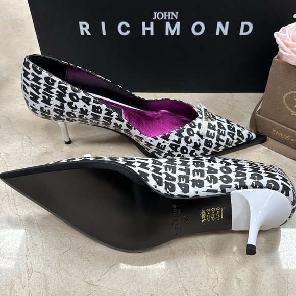 JOHN RICHMOND NAPPA PUMPS IN WHITE W/BLACK PRINT MADE IN ITALY SIZE 39/9 US